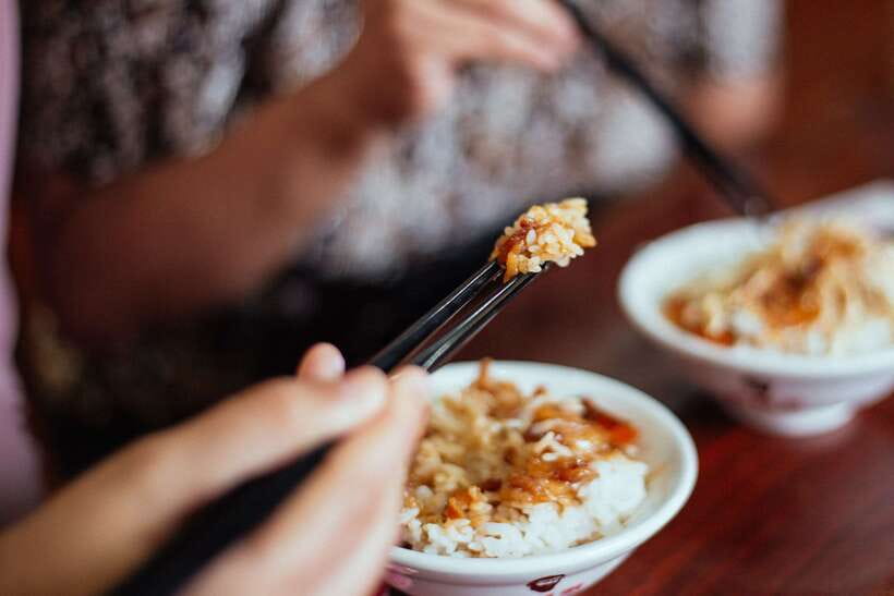 Taipei: Private Food Tour – 10 Tastings with Locals - The guide makes the difference