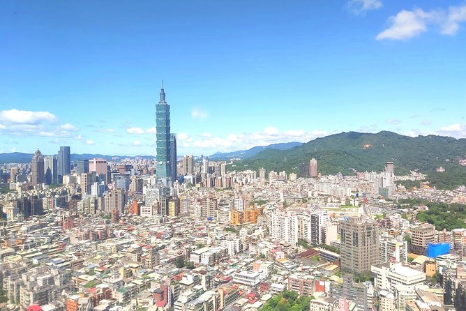 Taipei Private Transfer: Taiwan International Airport to Keelung Cruise Port - The airport welcome after a long flight