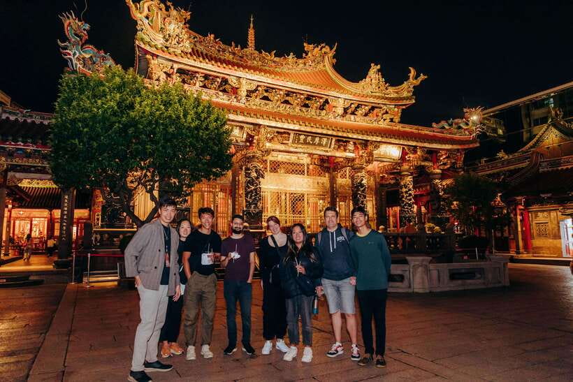 Taipei's Origin & Longshan Temple - Taiwan Cultural Tour - The $1 price and the separate tip