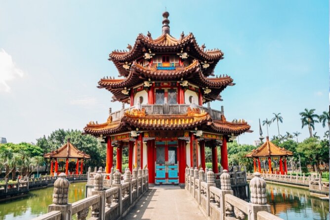 Taipei Scavenger Hunt and Sights Self-Guided Tour - From famous squares to smaller discoveries