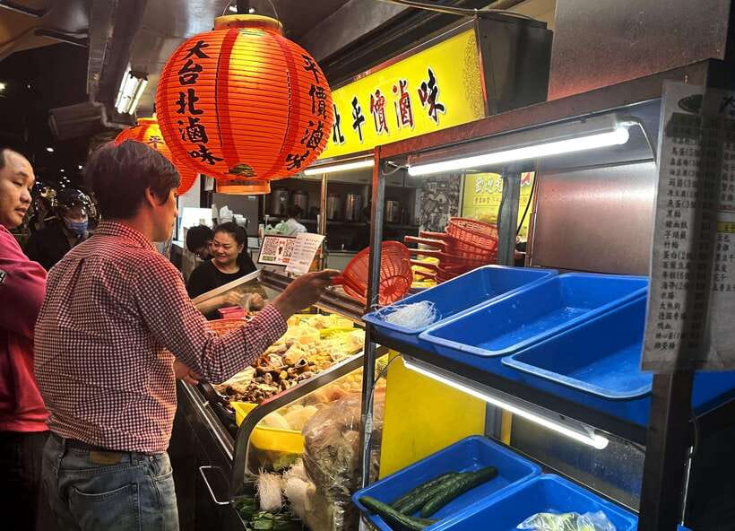 Taipei: Street Food & Hidden Eats Night Market Food Tour - Dou hua and the secret dish