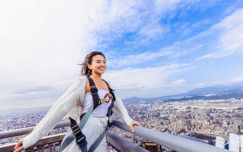 Taipei: Taipei 101 Observatory - Skyline 460 Cloud Walk - Reaching Taipei 101’s outdoor viewing platform