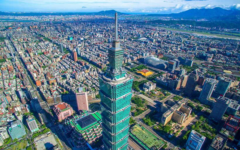 Taipei: Taipei 101 Observatory - Skyline 460 Cloud Walk - The photo, souvenir, and beverage affect the value