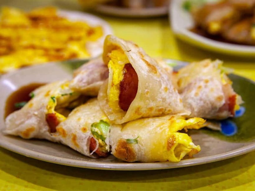 Taipei: Taiwan Traditional Breakfast & Market & Tea Tasting - Four Guided Food Stops Before Dihua Street