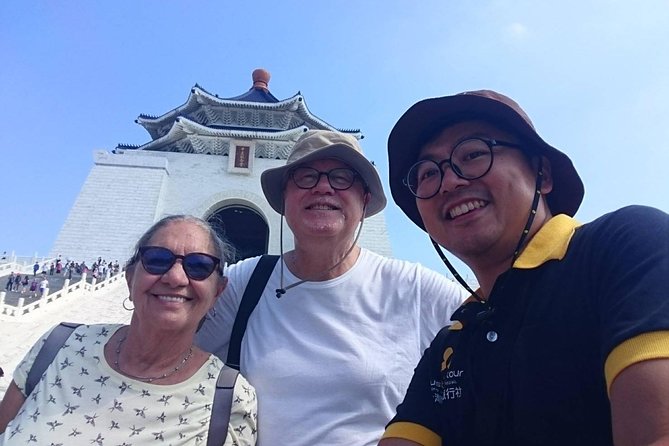 Taipei Touchdown: Make the Most of Your 6-Hour Layover - Dihua Street supplies food and shopping time
