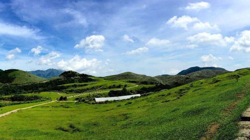 Taipei: Yangmingshan National Park Half-Day Tour - Leaving Taipei for Yangmingshan’s volcanic hills