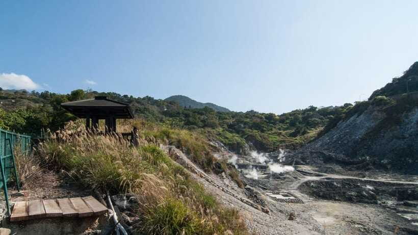 Taipei: Yangmingshan National Park Half-Day Tour - Bamboo Lake and the softer side of Yangmingshan