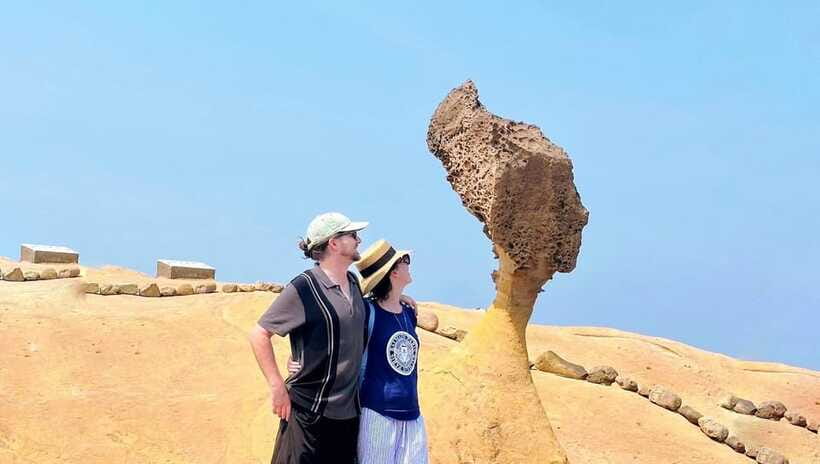Taipei: Yangmingshan, Yehliu, and Jiufen Shifen Day Tour - A driver guide makes the long day easier