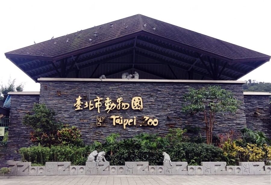 Taipei: Zoo Entrance Ticket - Collecting the gondola ticket at South Station
