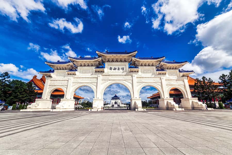 Taiwan Taipei: 8-Hour Customized Taipei City Exploration! - Chiang Kai-shek Memorial Hall and its open grounds