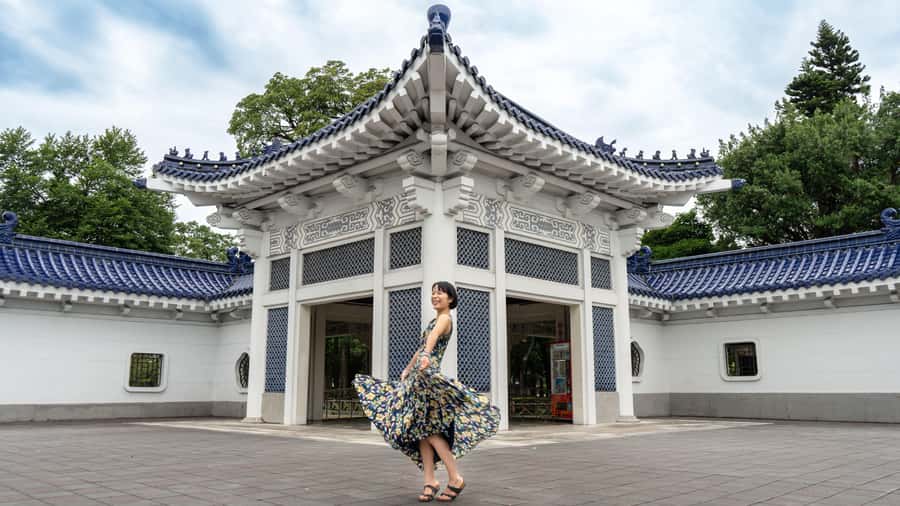Taiwan Taipei: VIP Photoshoot with Taiwan Photographer - A private photo walk instead of a selfie session