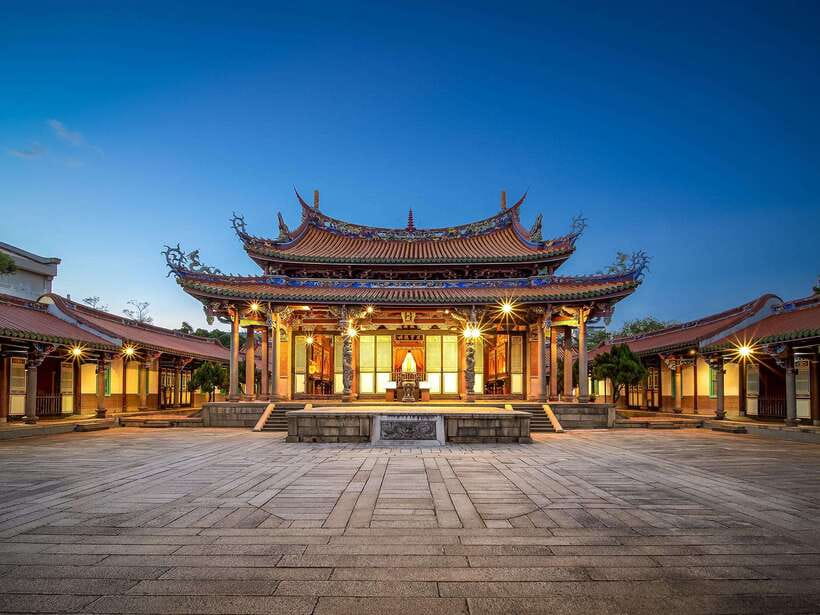 Taoyuan Airport: Layover Taipei City Tour - Lungshan Temple: Taipei’s spiritual heart