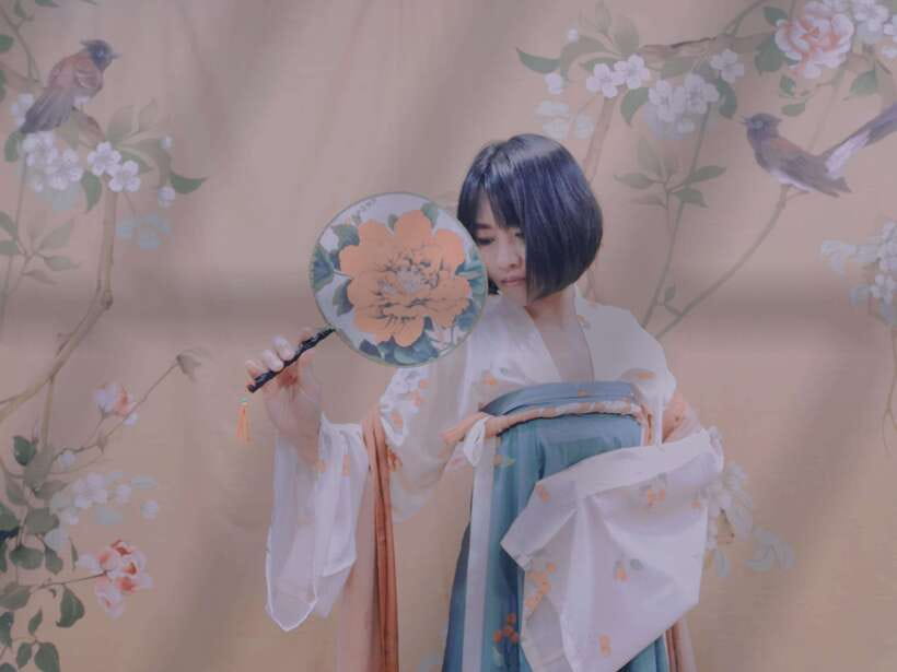 Wear Hanfu and play guzheng - The second-floor classroom and practical limitations