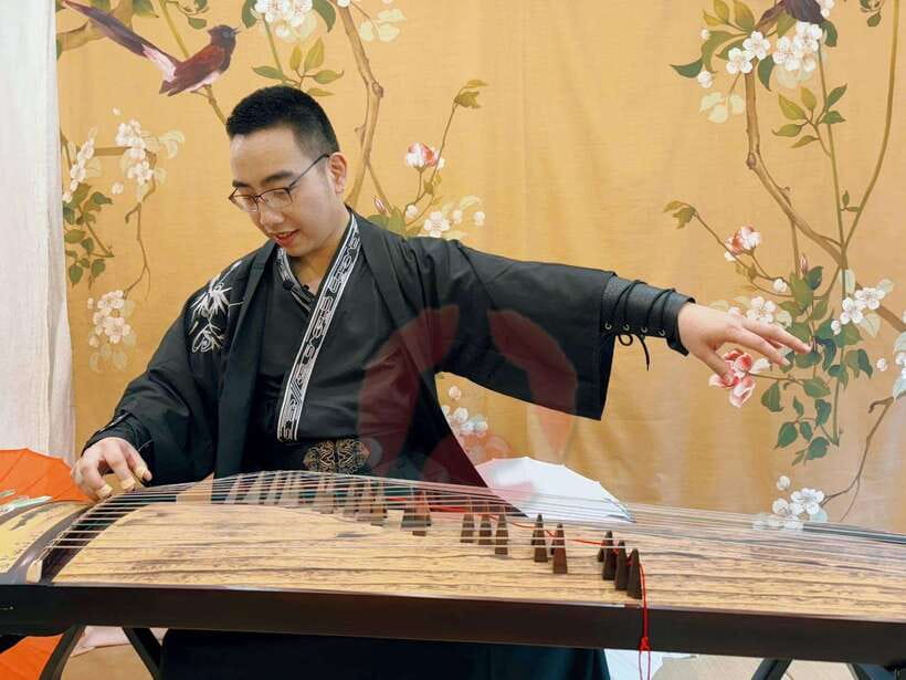 Wear Hanfu and play guzheng - Finding KOTOMUSIC from Beitou MRT Station