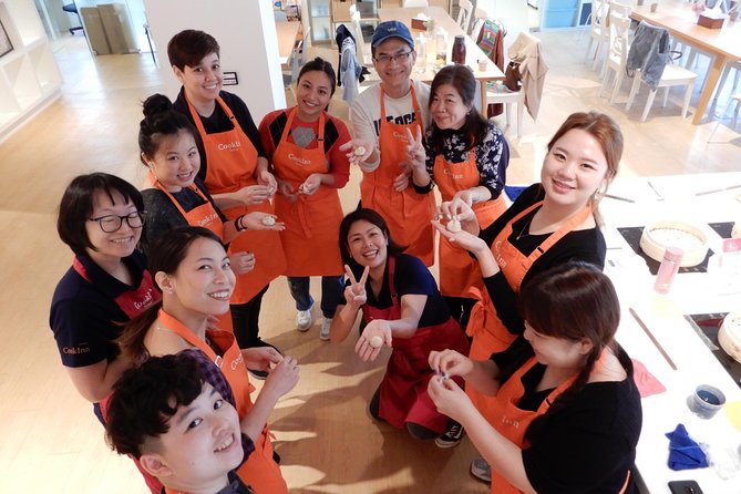 Xiao Long Bao & Boba Tea Cooking Class in Taipei - The vegetarian choice uses luffa and mushroom