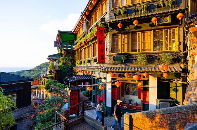 Yehliu, Golden Waterfall, Jiufen, Shifen Day Tour - Two hours to eat and wander in Jiufen