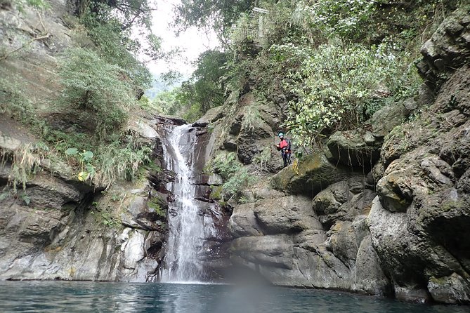 Yi-Hsin creek canyoning in northern Taiwan - From Taipei to Yi-Hsin Creek before the crowds