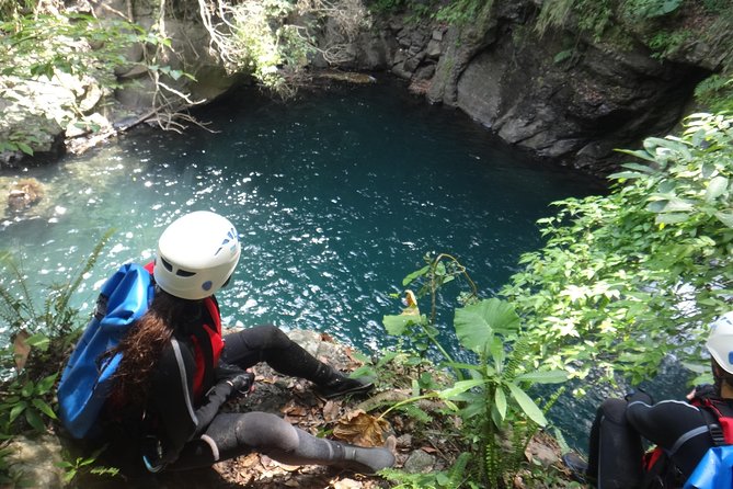 Yi-Hsin creek canyoning in northern Taiwan - Three waterfalls and three major rappels