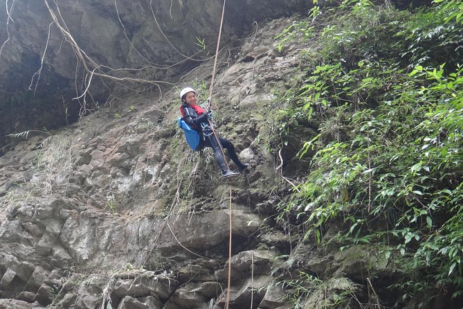 Yi-Hsin creek canyoning in northern Taiwan - Swimming, water jumps, and time to slow down