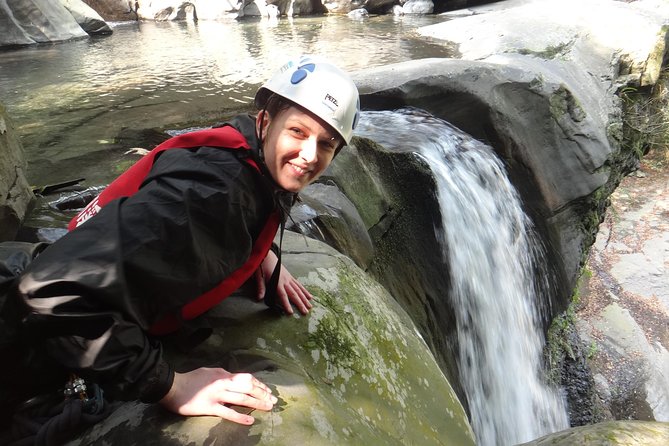 Yi-Hsin creek canyoning in northern Taiwan - Lunch in the middle of an active day
